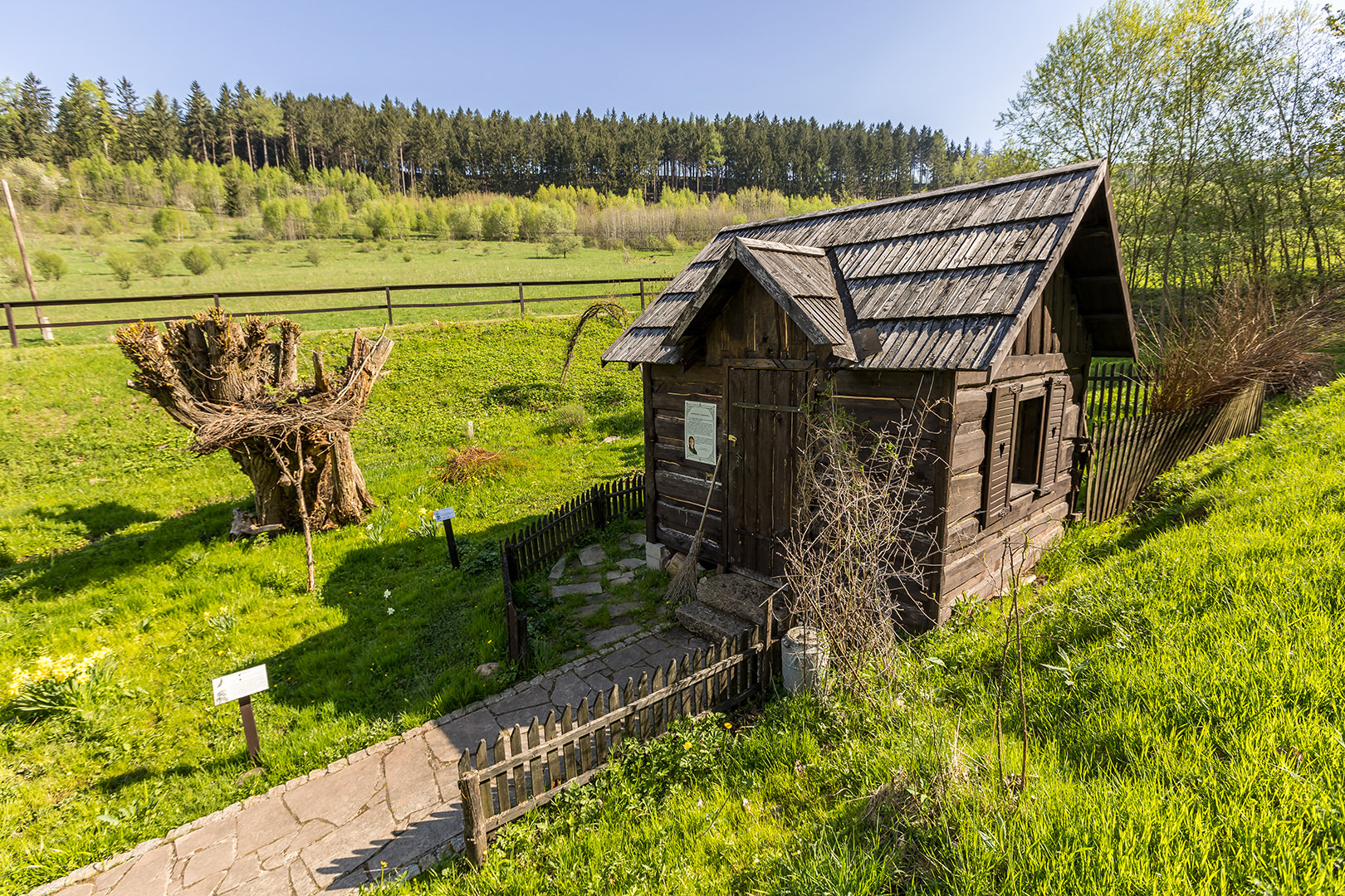 skansen pstrazna ziolowy ogrod baby jagi 1 wiosna