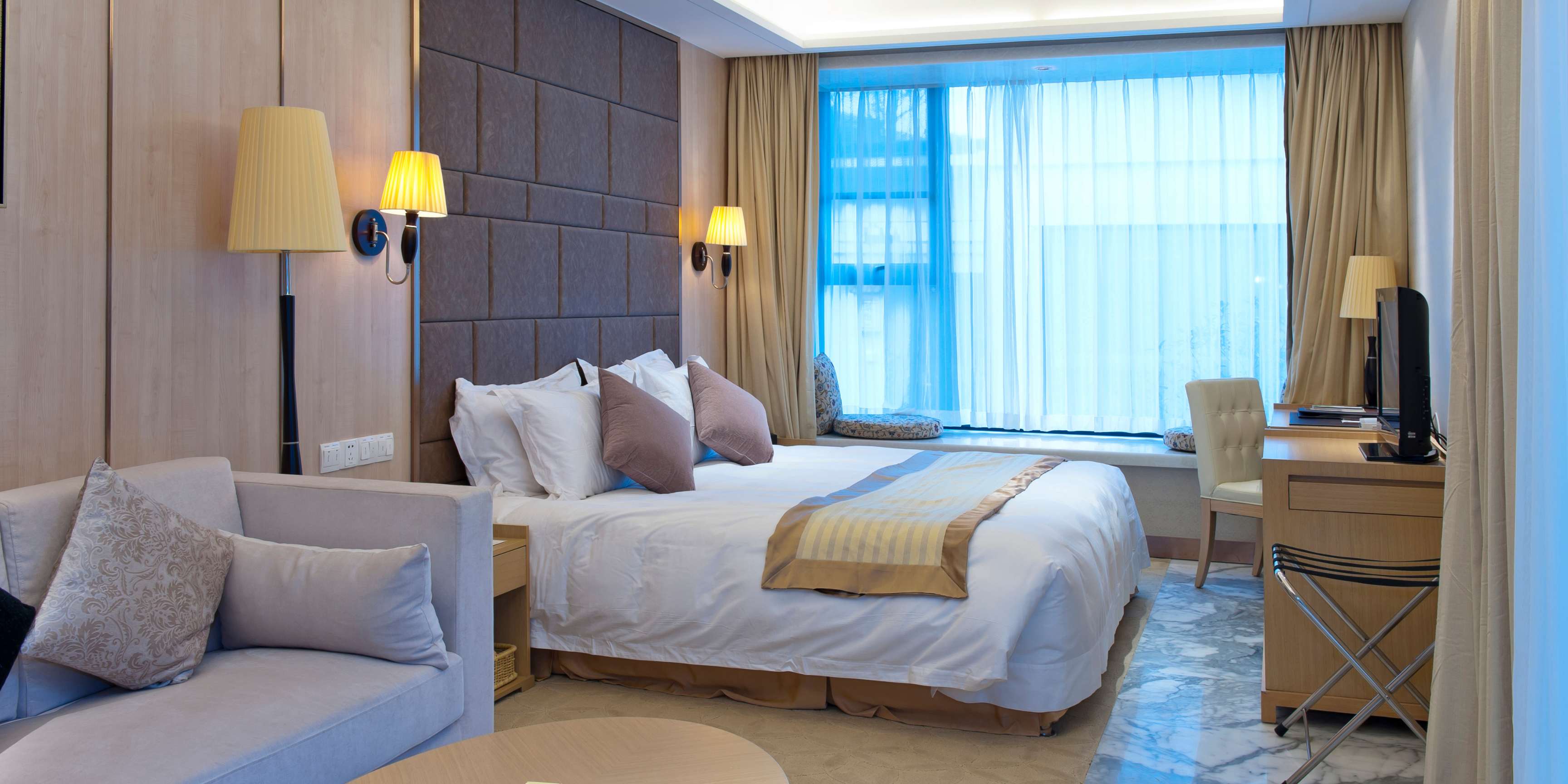 Lodz noclegi hotele apartamenty