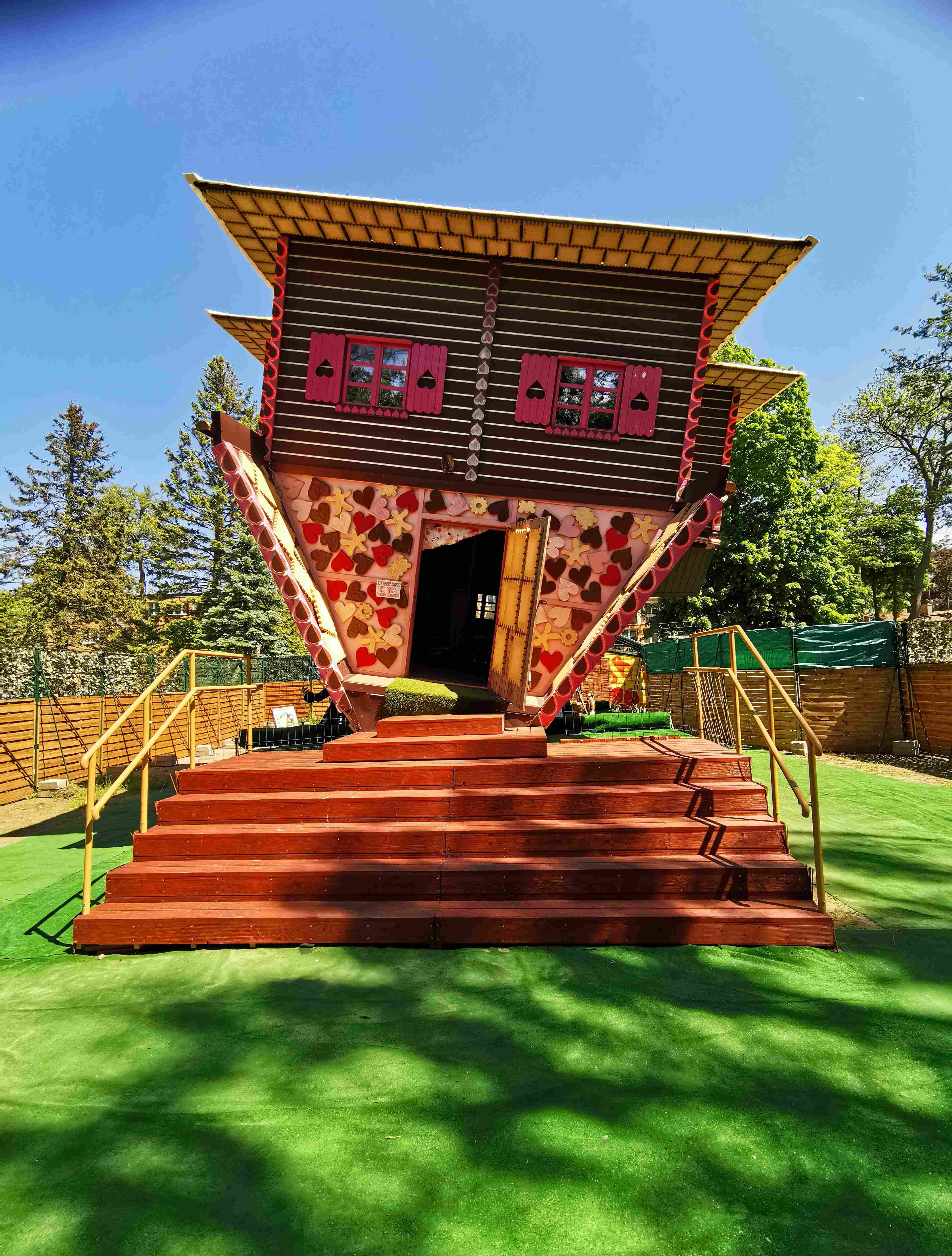 Dom do góry nogami w Mielnie