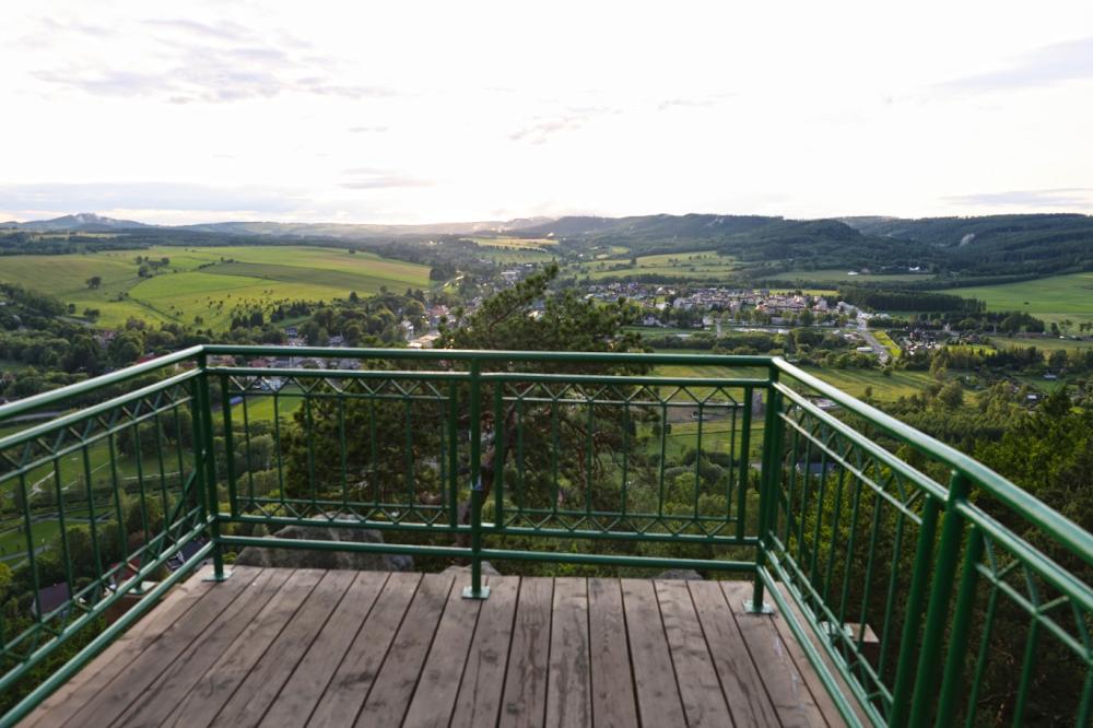 Szczytnik (589 m n.p.m.) – zamek, skały i „Widoczek”